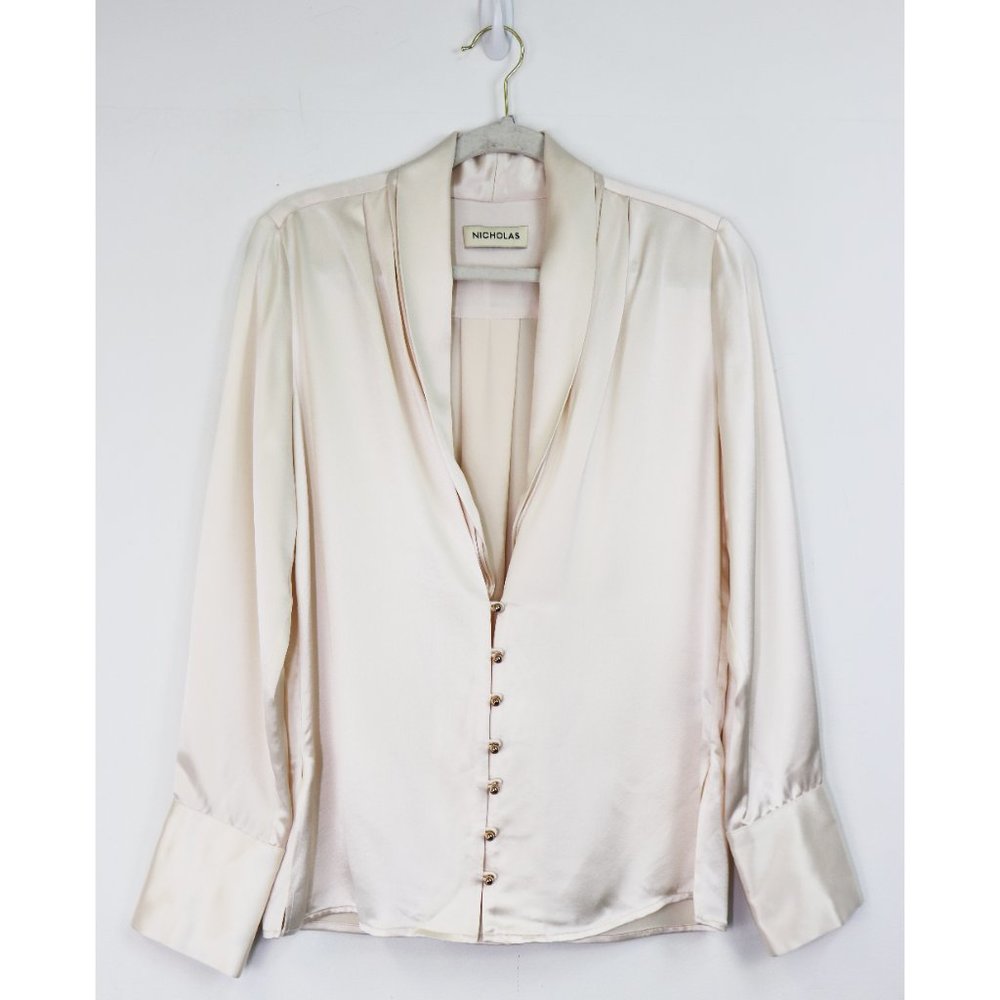 NEW Nicholas Sahra Satin V-Neck Golden Bead Button Front Curved Hem Blouse Ivory